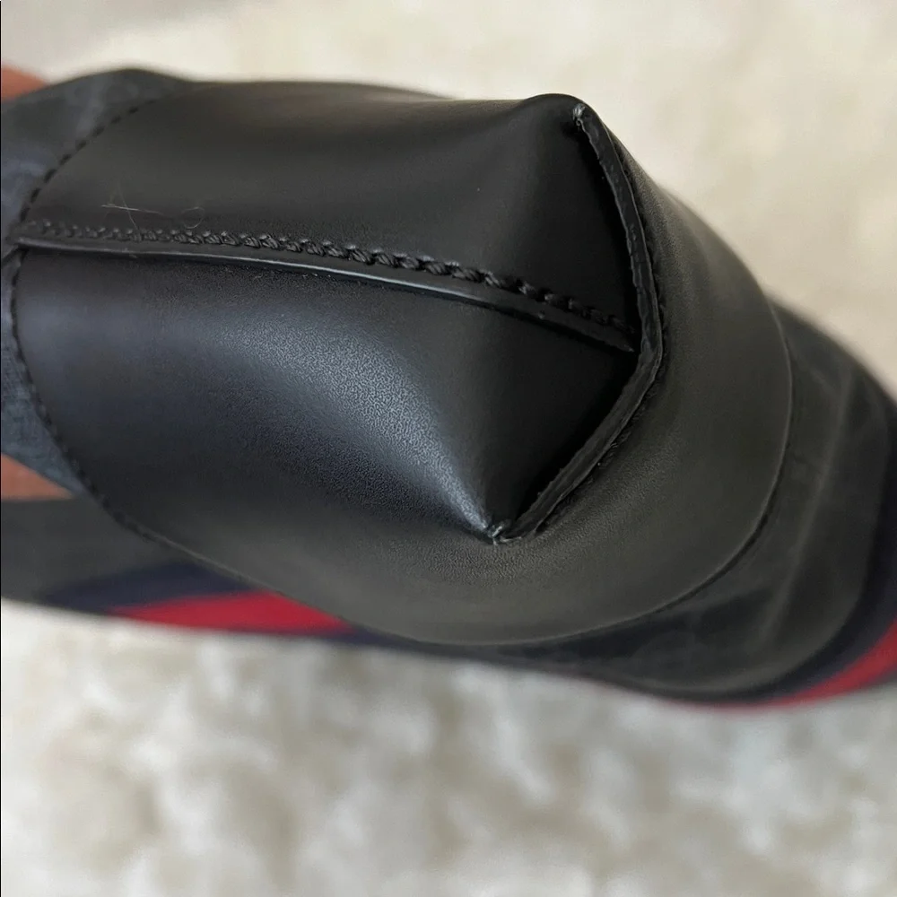 Gucci Men's Black and Navy Messenger Bag with Red Stripe